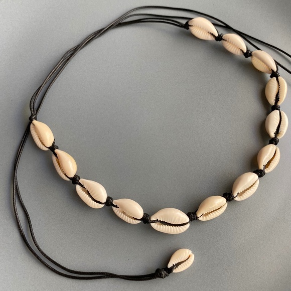 NEW Natural Cowrie Shell Necklace (black rope) - Picture 1 of 6